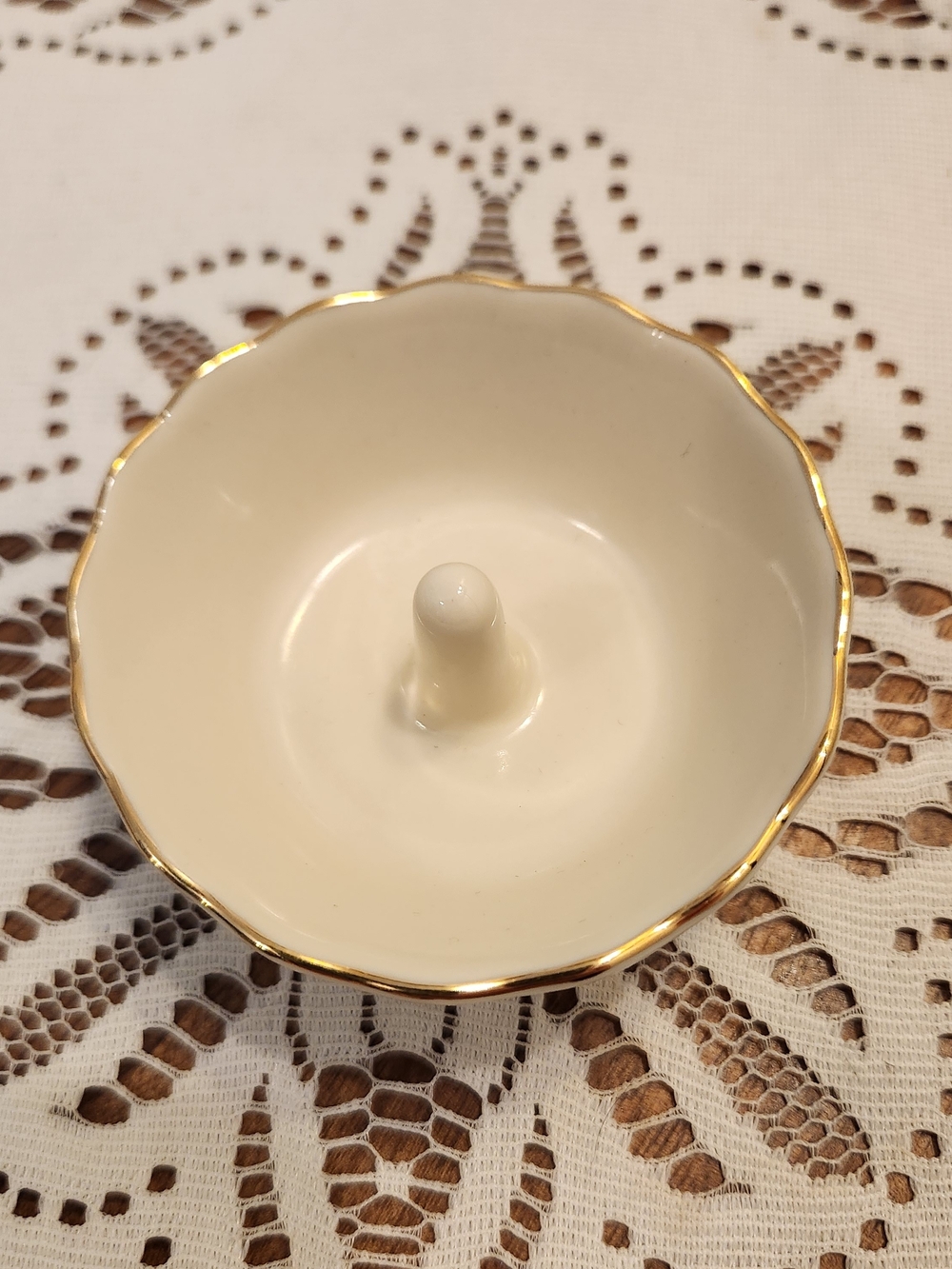 Lenox Porcelain Round Ring Holder with Gold Rim and Scalloped Edge